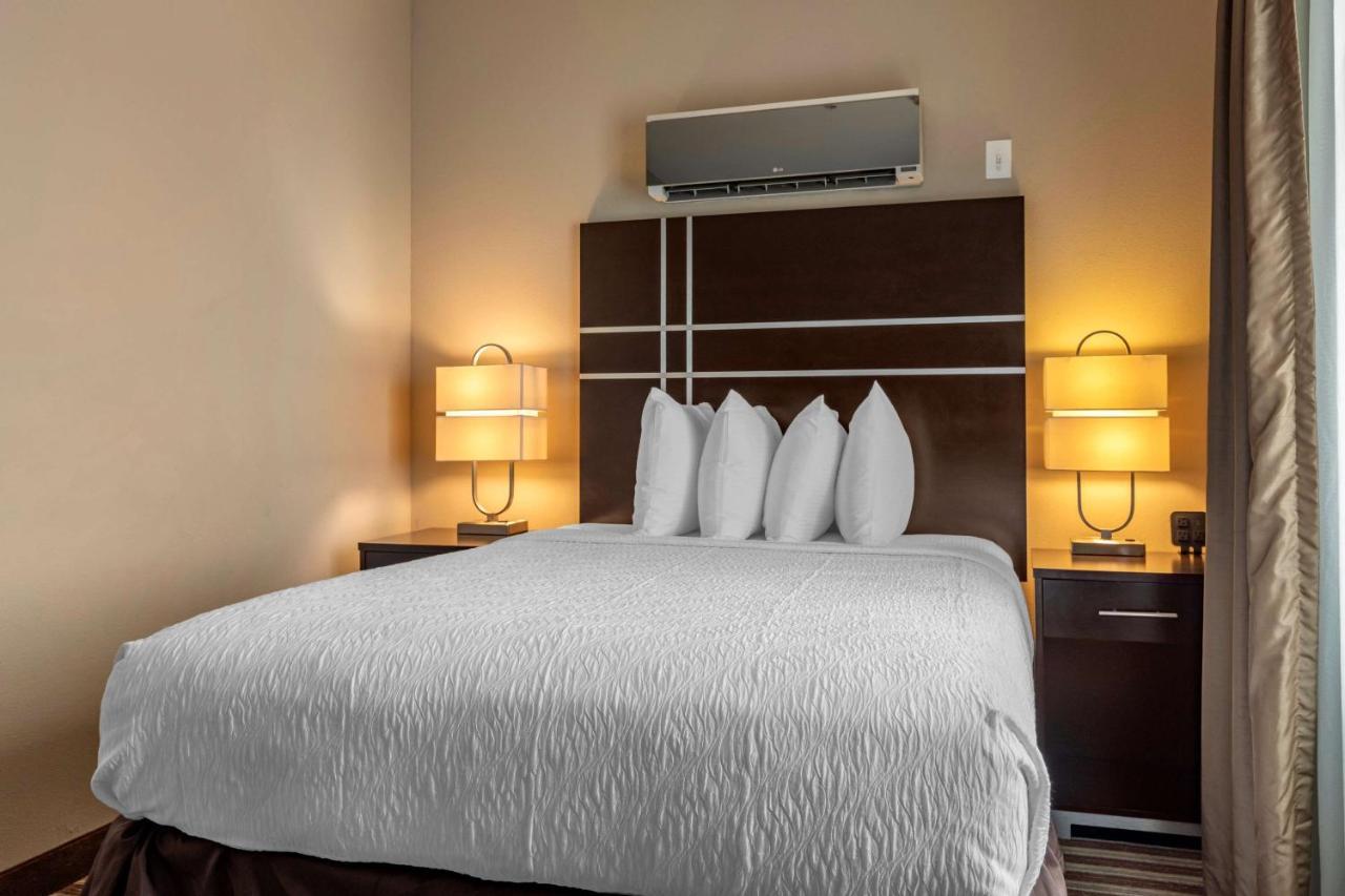Best Western Plus North Odessa Inn & Suites Exterior photo